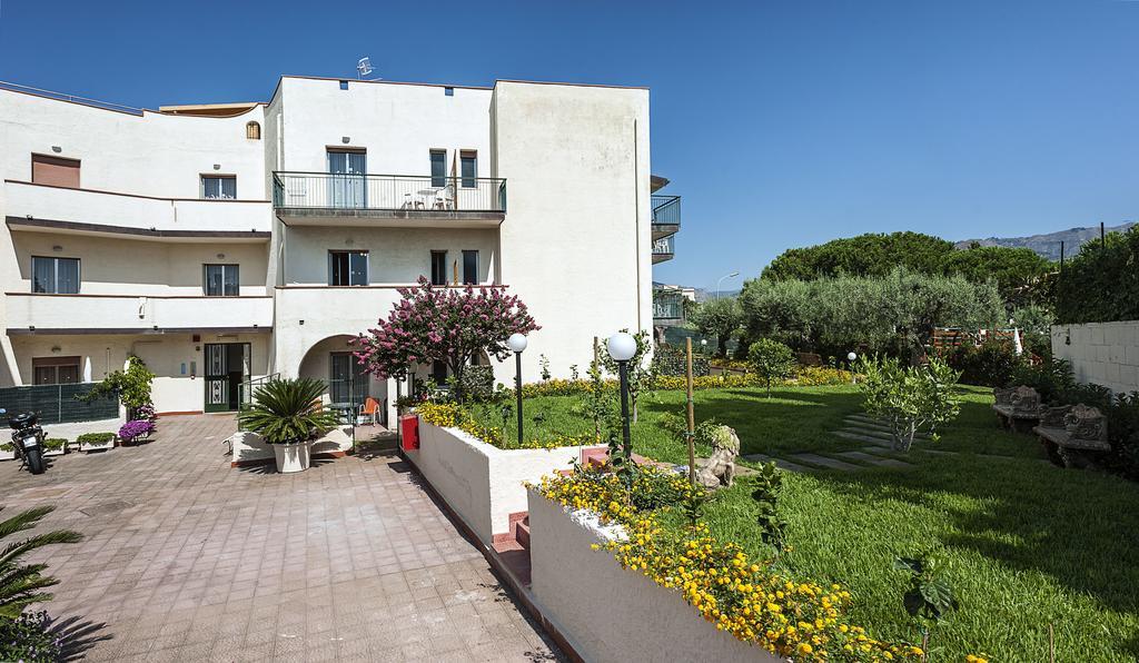 Villa Collina Giardini Naxos Exterior photo